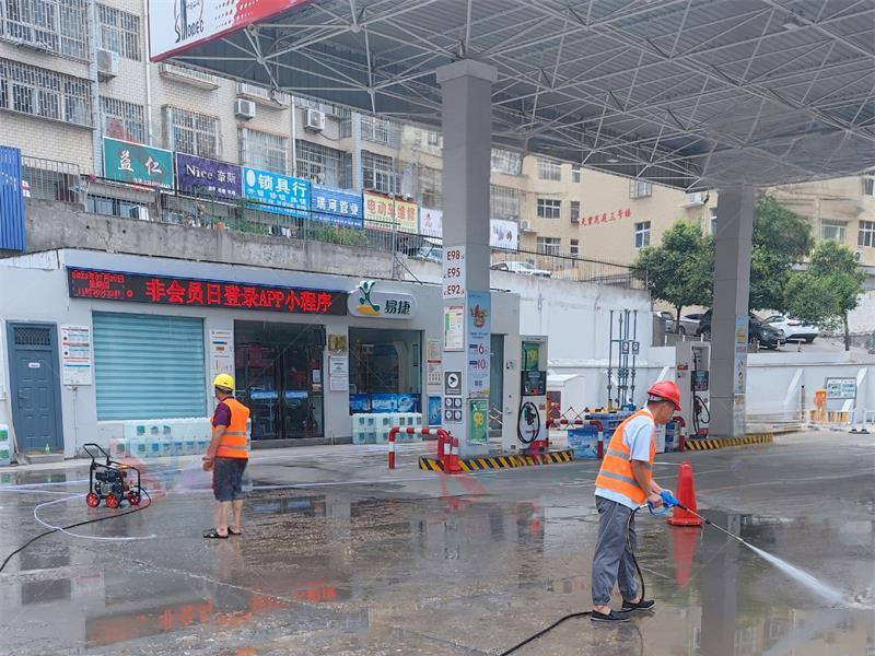 中石化加油站地面露石子修补案例